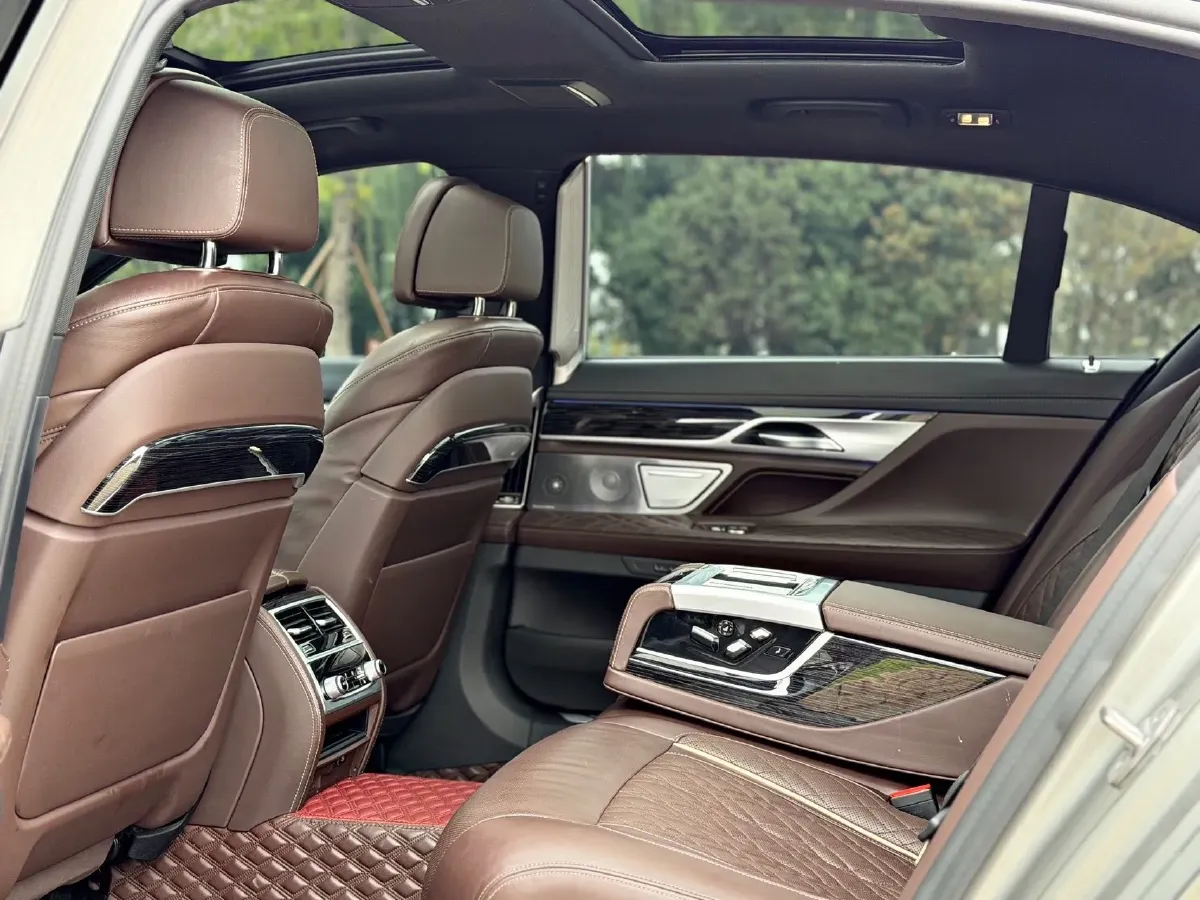 2019 BMW 7 Series 3.0T 340HP L6 8AT,autocango,china used car exporter,china ev exporter,chinese used car exporter,chinese used ev exporter