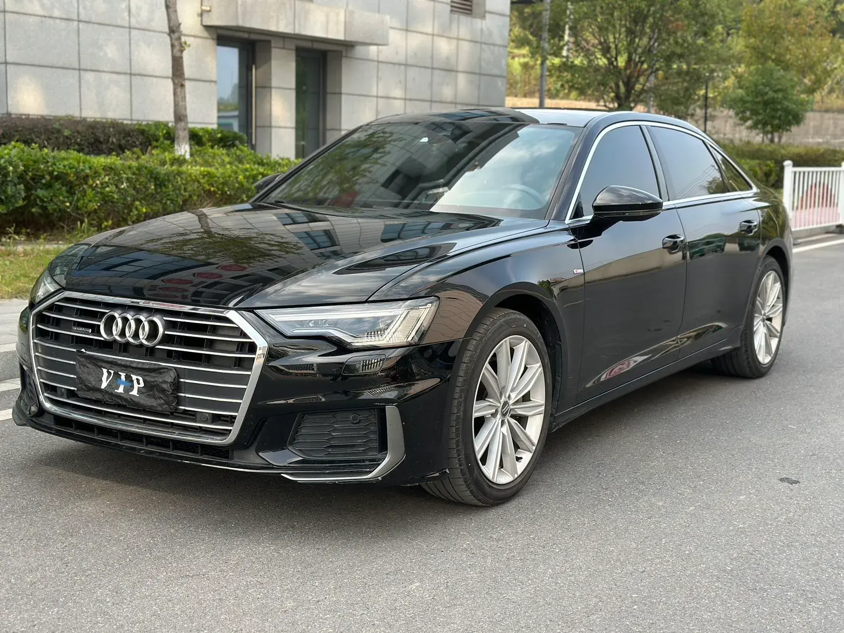 2022 AUDI A6L view 1