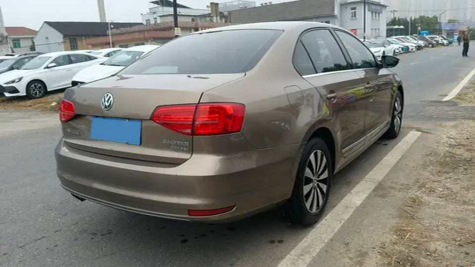 2017 VOLKSWAGEN SAGITAR thumbnail 4