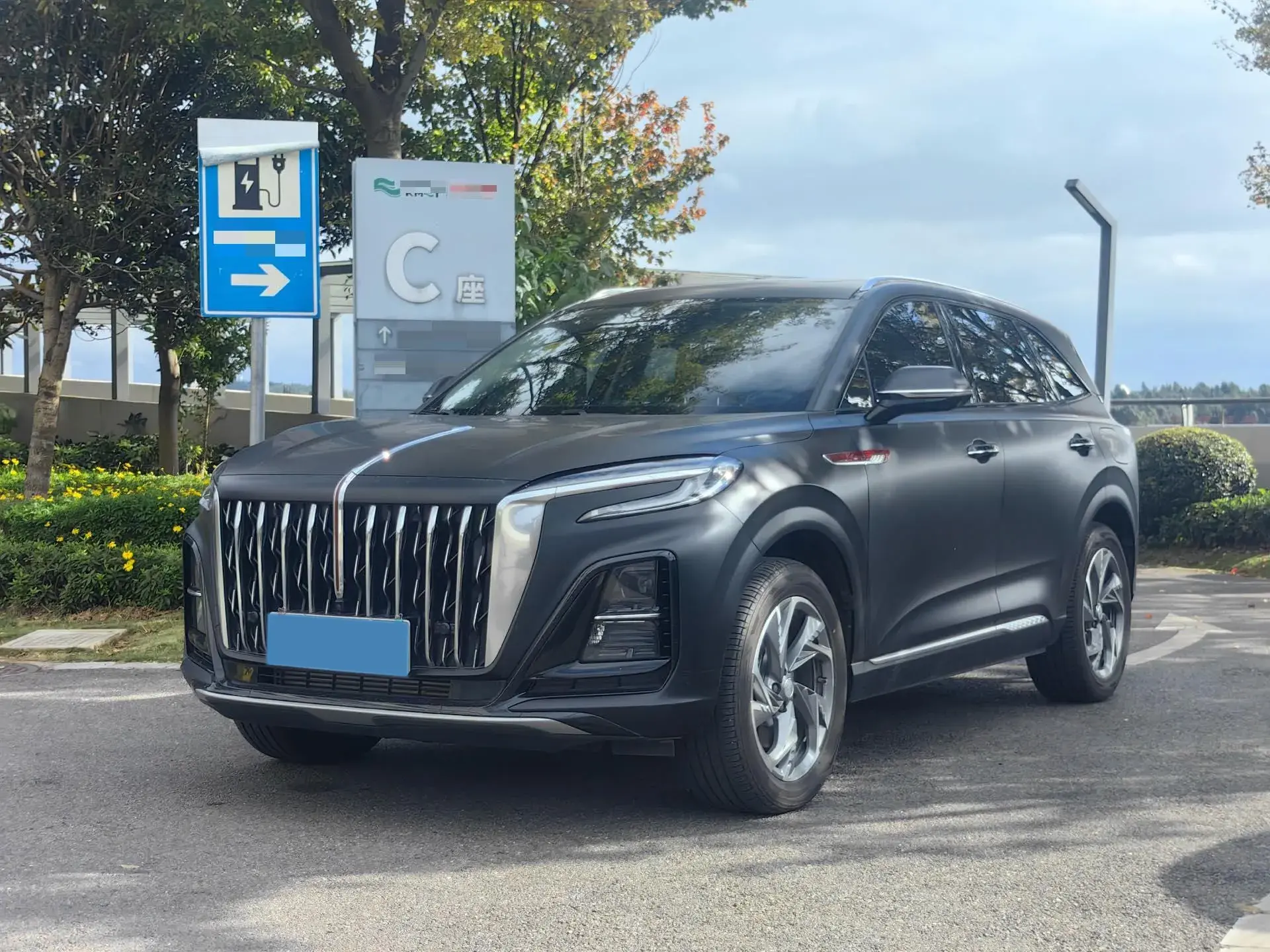 2024 HONGQI HS3 view 1