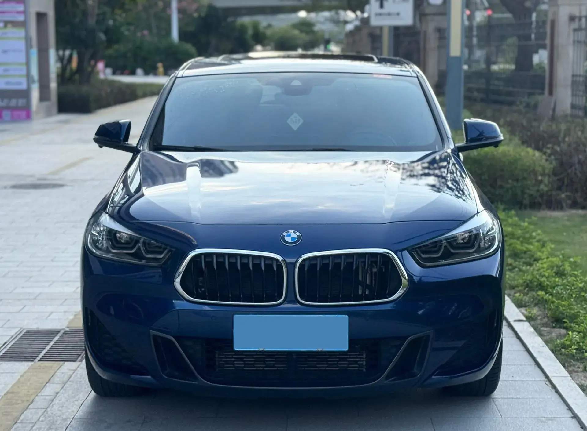 2021 BMW X2 thumbnail 2