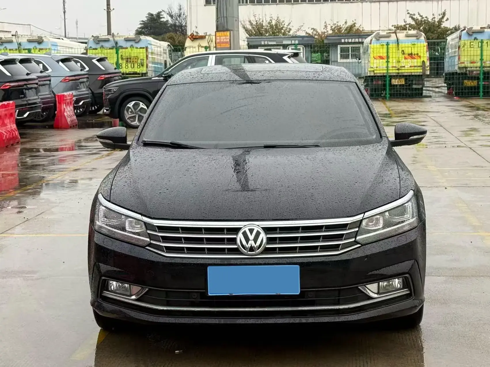 2017 VOLKSWAGEN PASSAT thumbnail 2