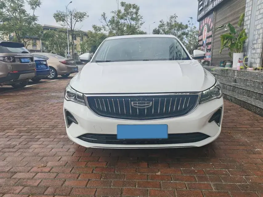 2022 GEELY EMGRAND thumbnail 2
