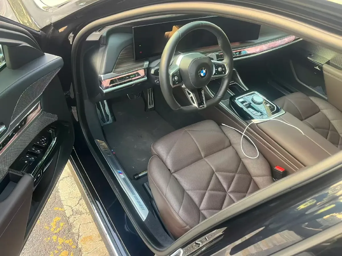 2023 BMW 7 Series 3.0T 381HP L6 8AT,autocango,china used car exporter,china ev exporter,chinese used car exporter,chinese used ev exporter