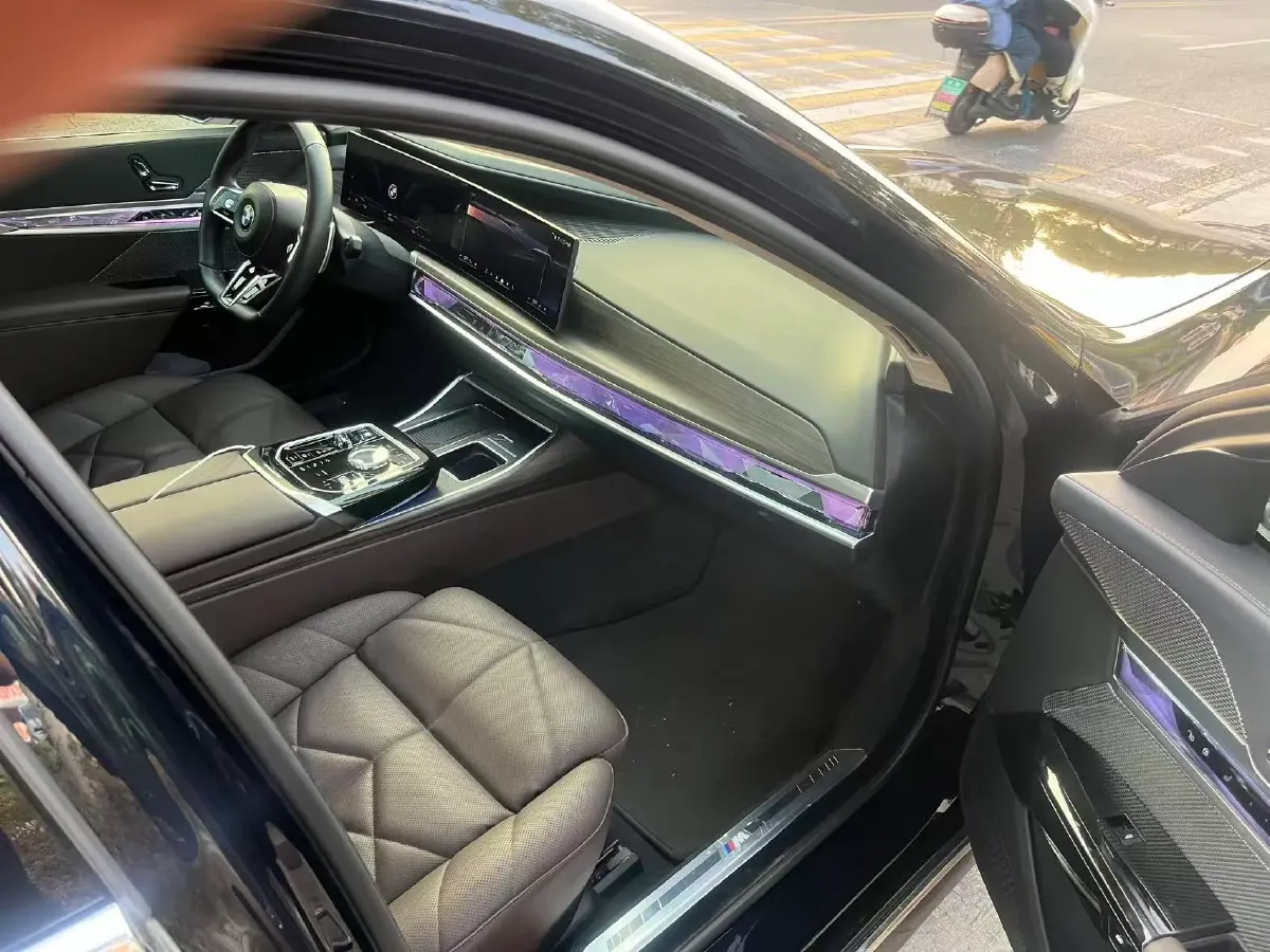 2023 BMW 7 Series 3.0T 381HP L6 8AT,autocango,china used car exporter,china ev exporter,chinese used car exporter,chinese used ev exporter