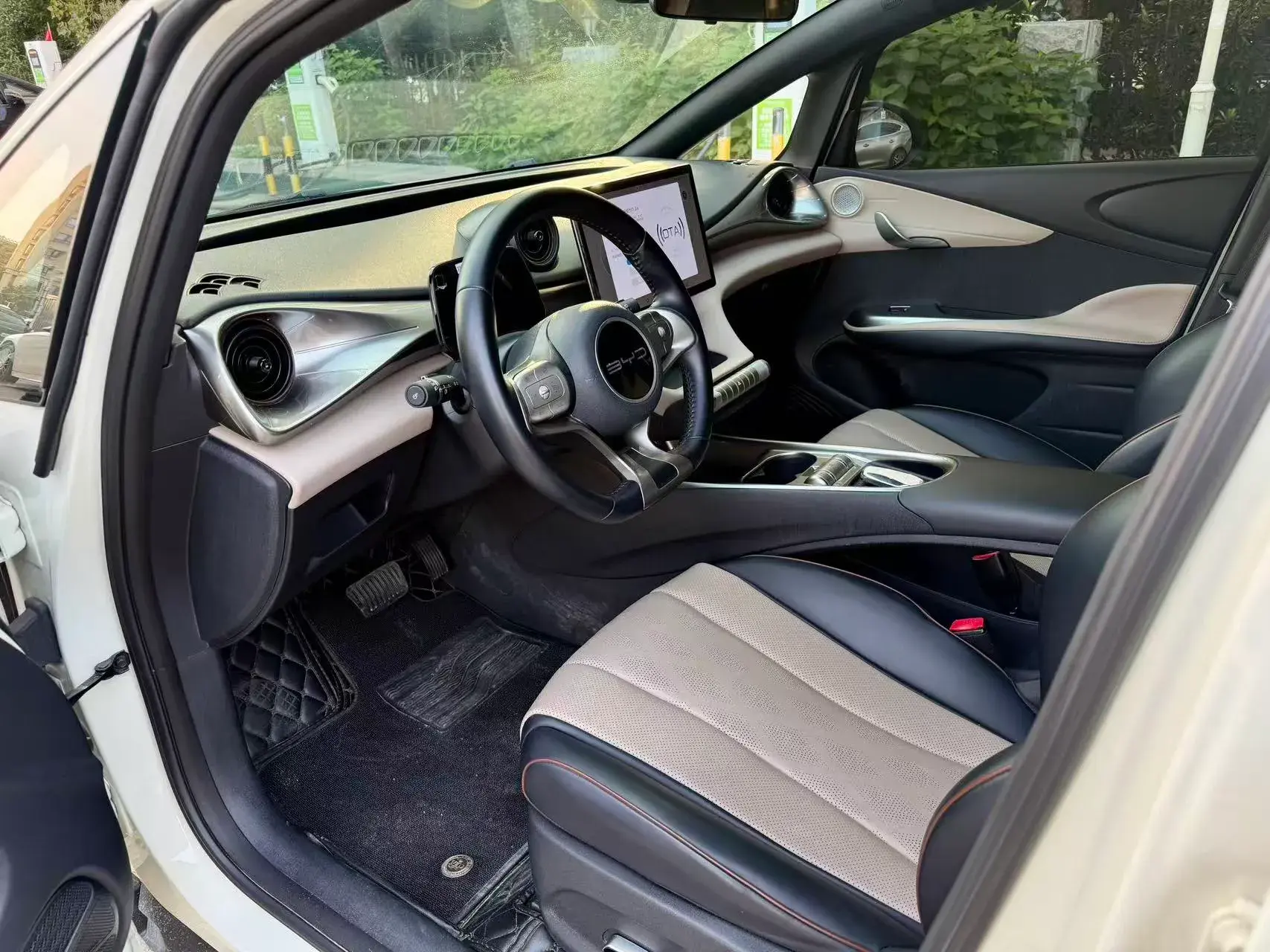 2023 BYD DOLPHIN thumbnail 4