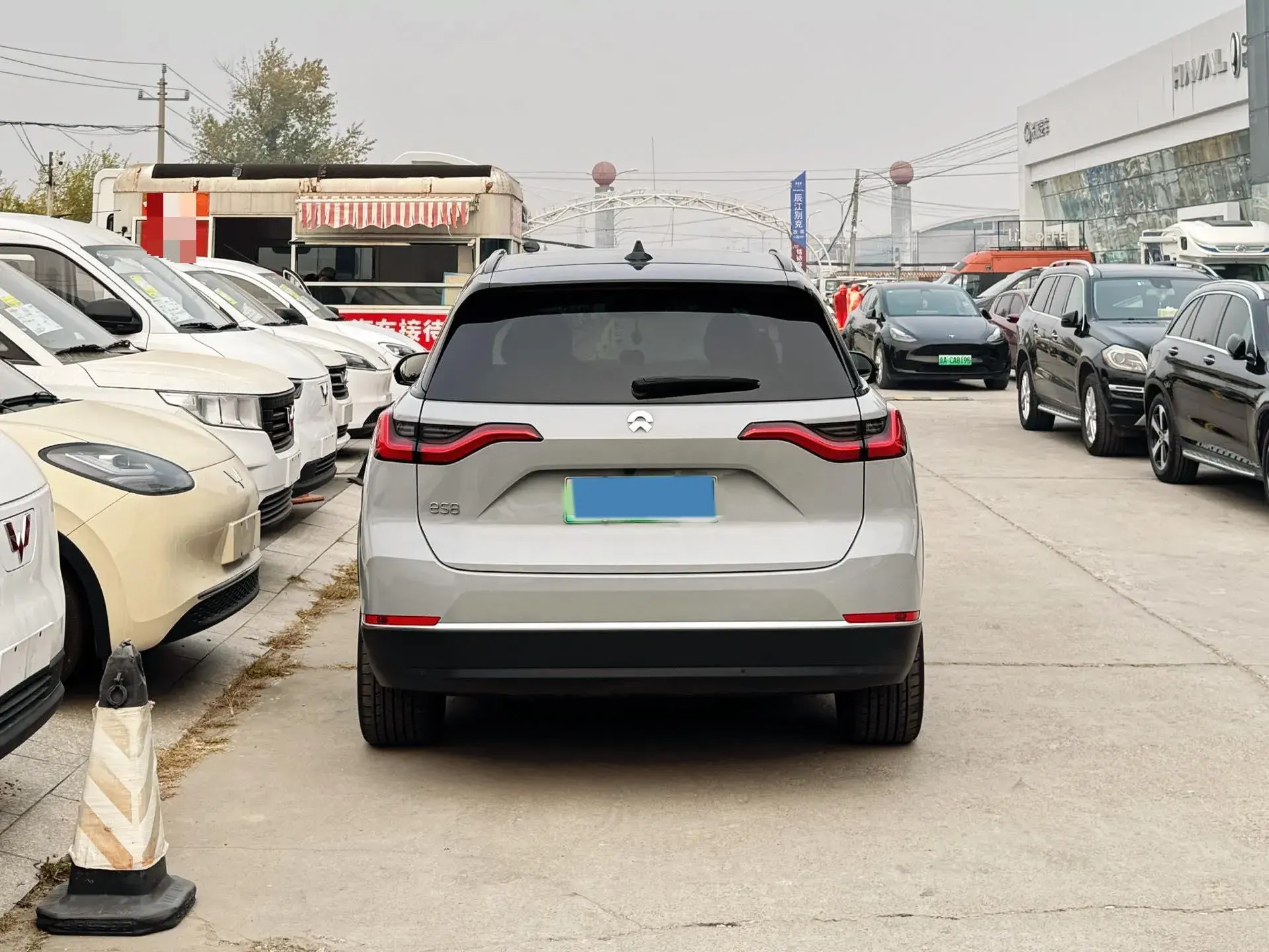 2020 NIO ES8 thumbnail 3