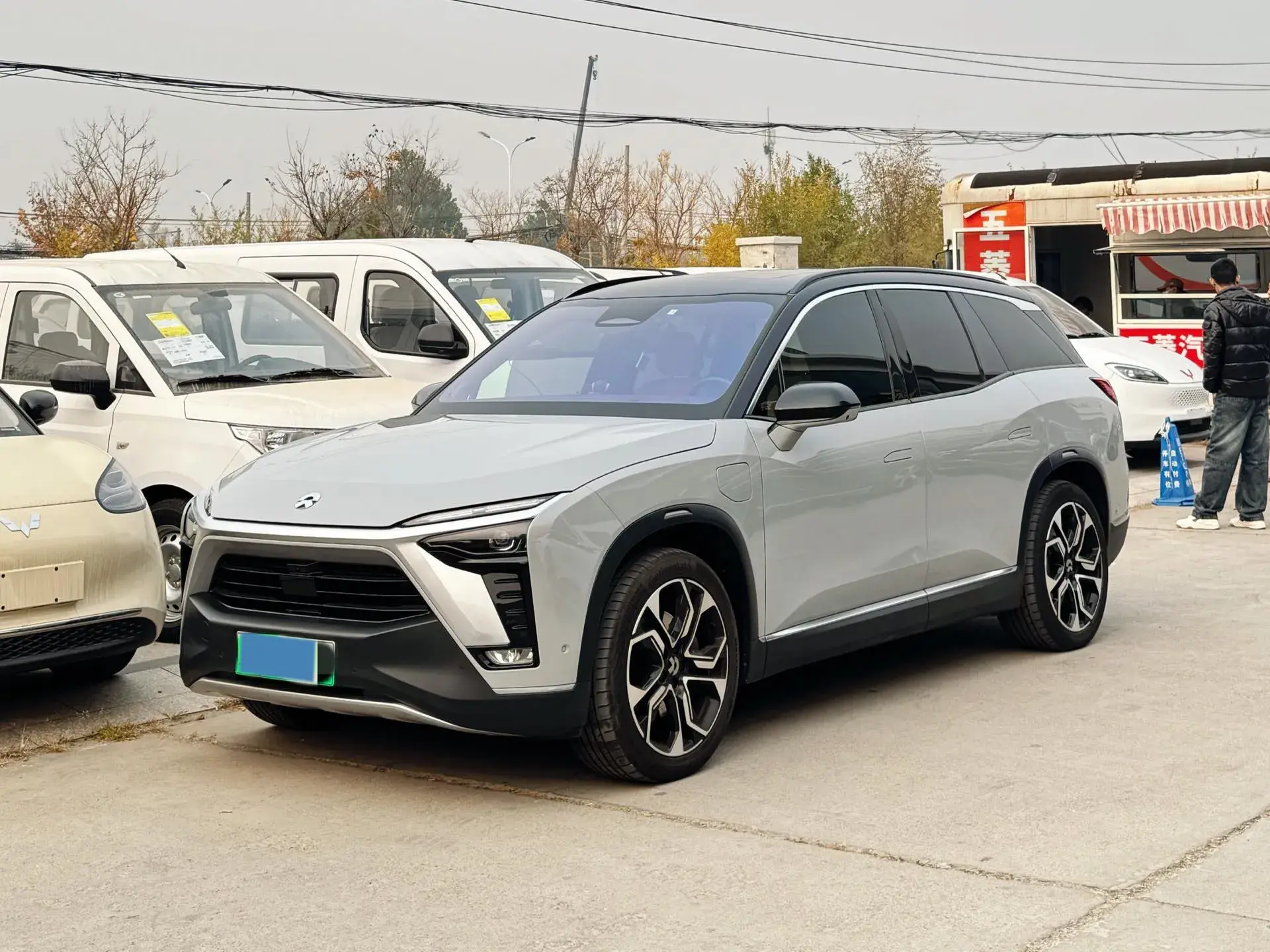 2020 NIO ES8 view 1