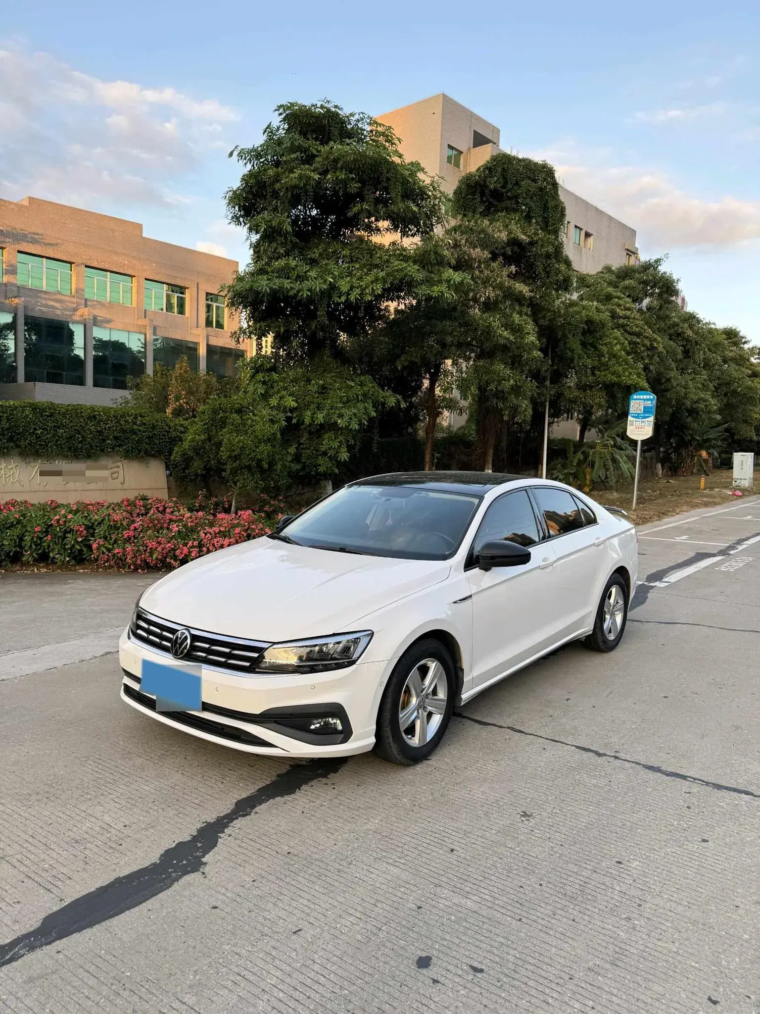 2019 VOLKSWAGEN LAMANDO view 1