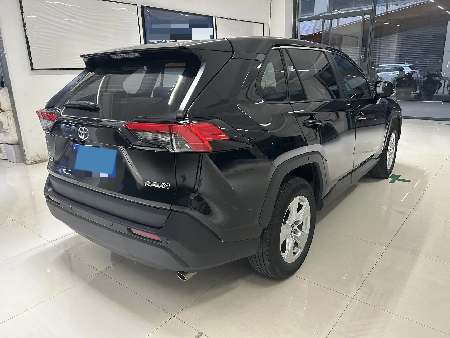 2023 TOYOTA RAV4 thumbnail 3