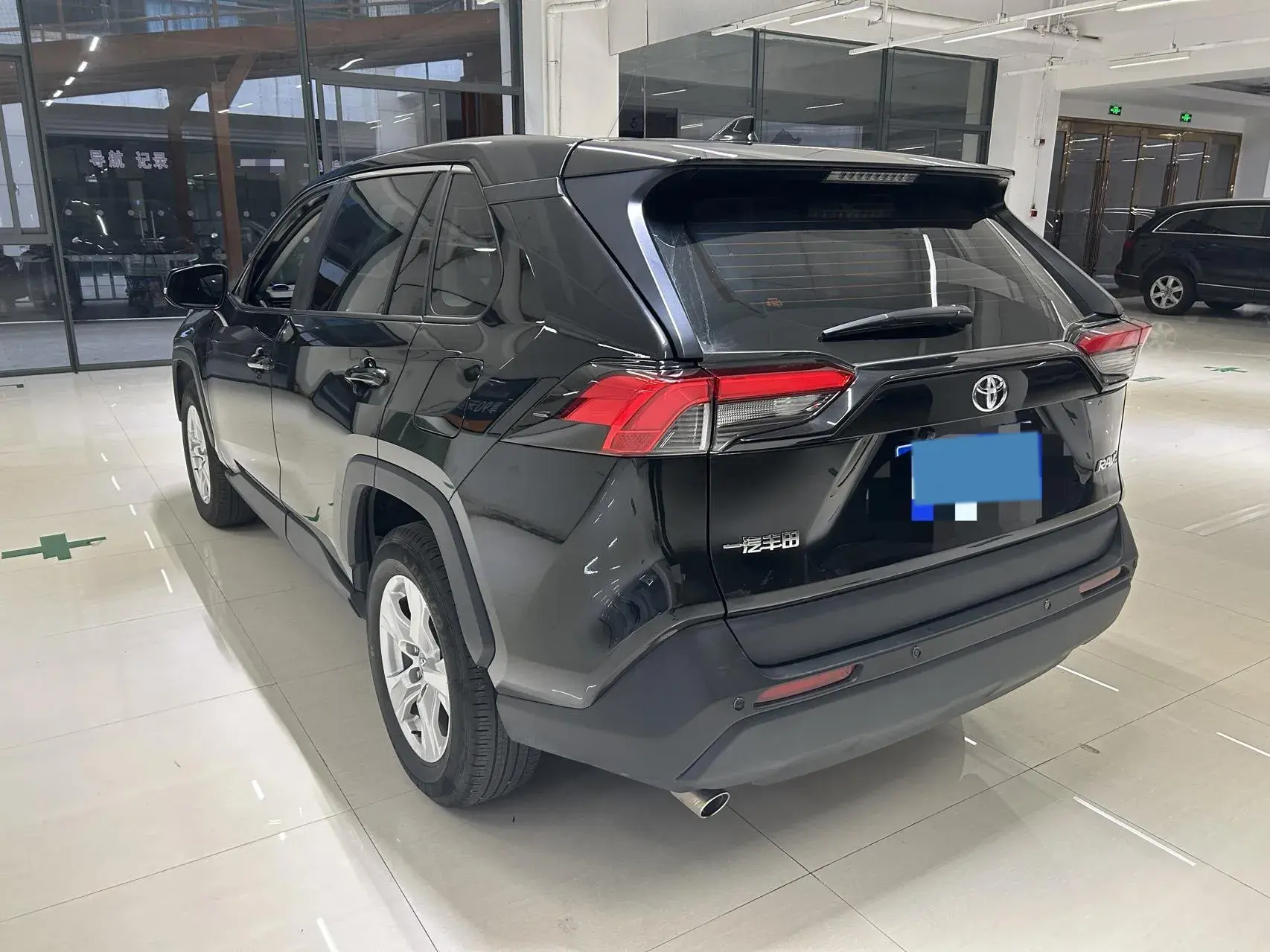 2023 TOYOTA RAV4 thumbnail 4