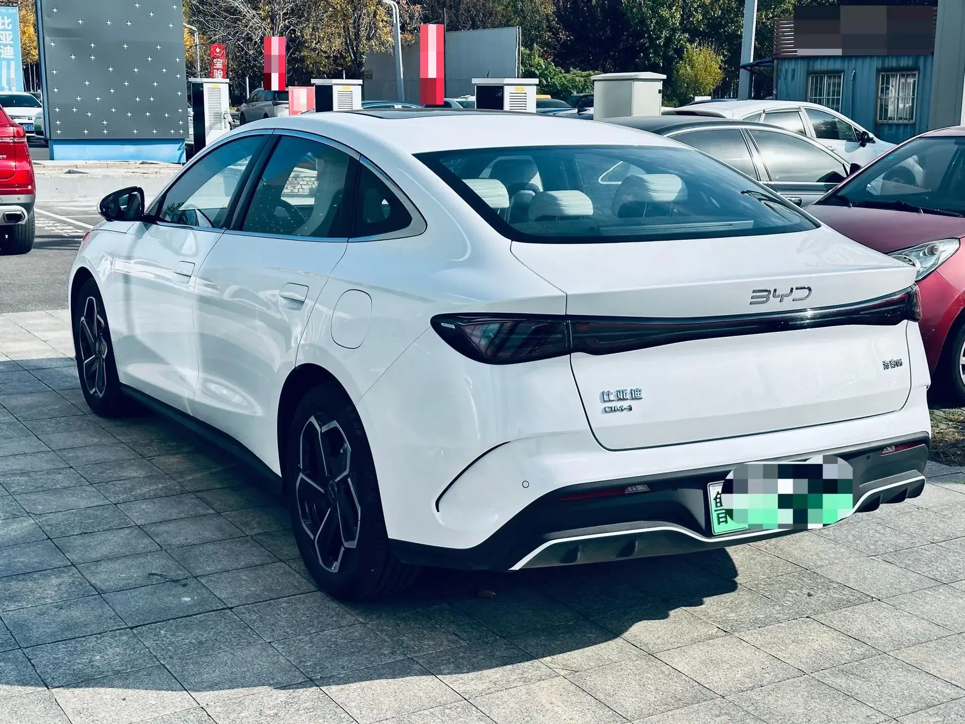 2024 BYD SEAL thumbnail 4