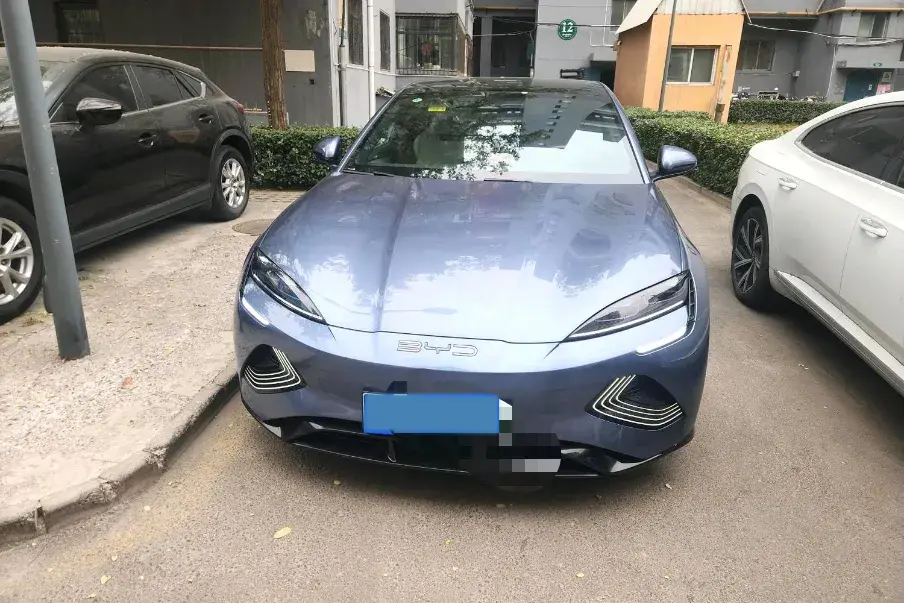 2024 BYD SEAL thumbnail 2