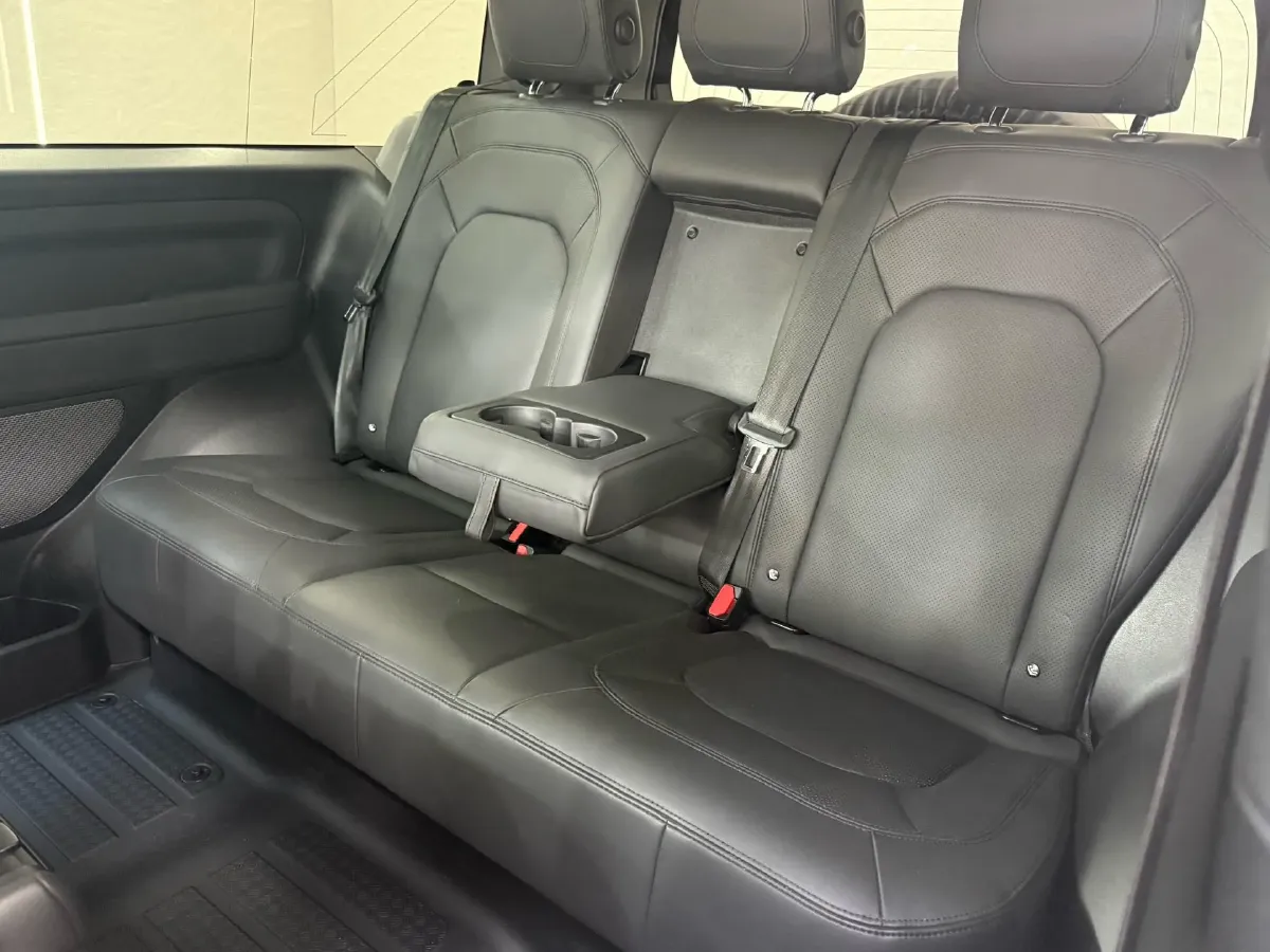 2023 Land Rover Defender 3.0T 400HP L6 8AT,autocango,china used car exporter,china ev exporter,chinese used car exporter,chinese used ev exporter