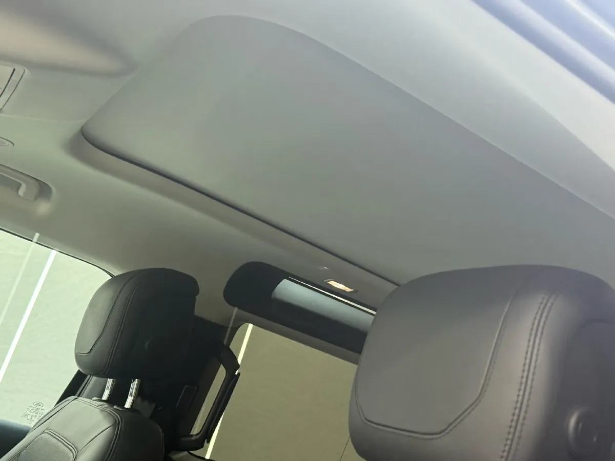 2023 Land Rover Defender 3.0T 400HP L6 8AT,autocango,china used car exporter,china ev exporter,chinese used car exporter,chinese used ev exporter