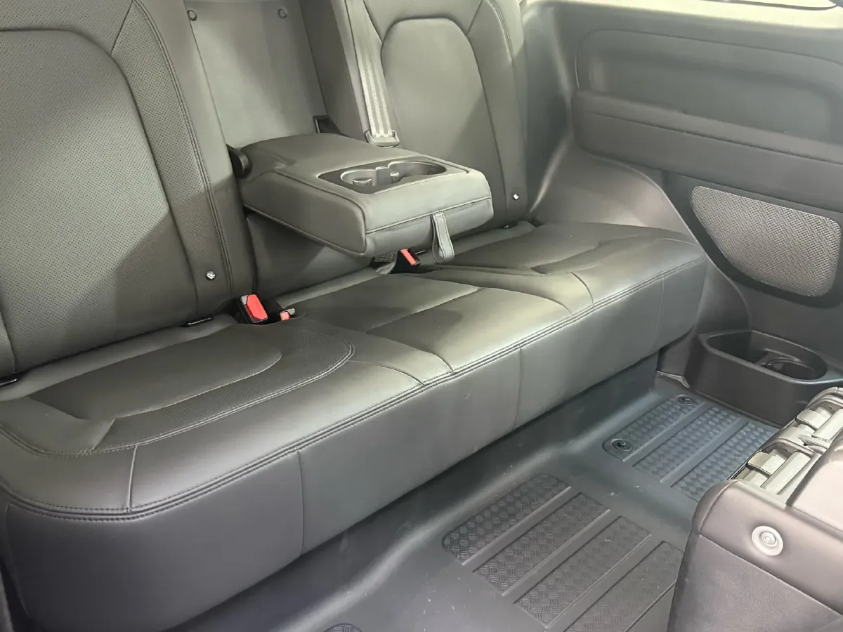 2023 Land Rover Defender 3.0T 400HP L6 8AT,autocango,china used car exporter,china ev exporter,chinese used car exporter,chinese used ev exporter