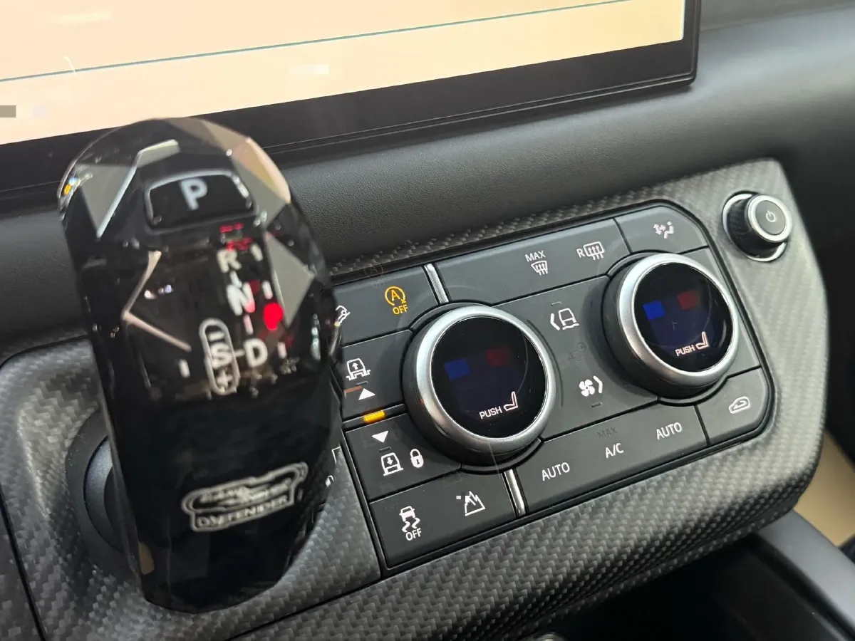 2023 Land Rover Defender 3.0T 400HP L6 8AT,autocango,china used car exporter,china ev exporter,chinese used car exporter,chinese used ev exporter