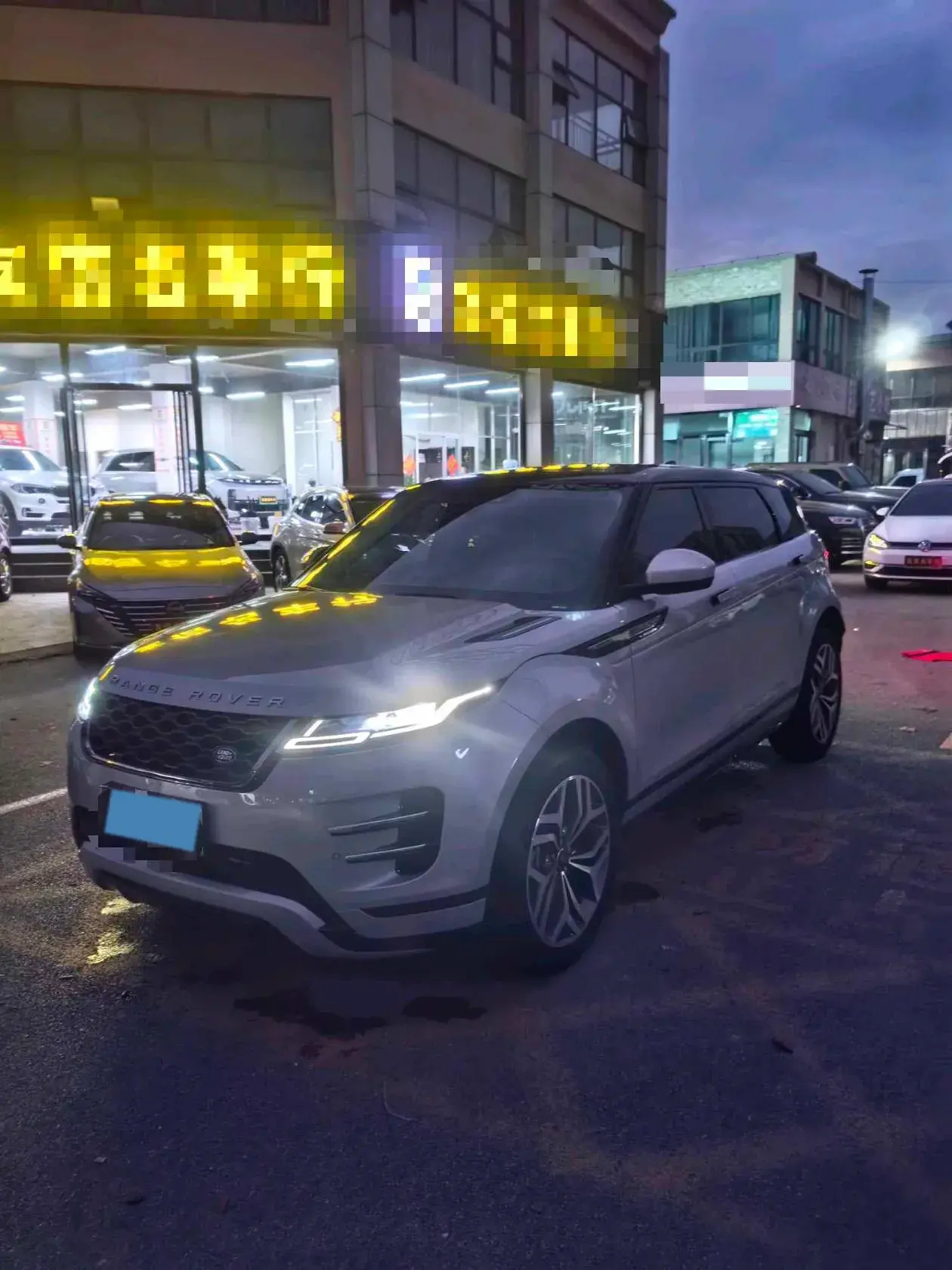 2023 LAND ROVER view 1