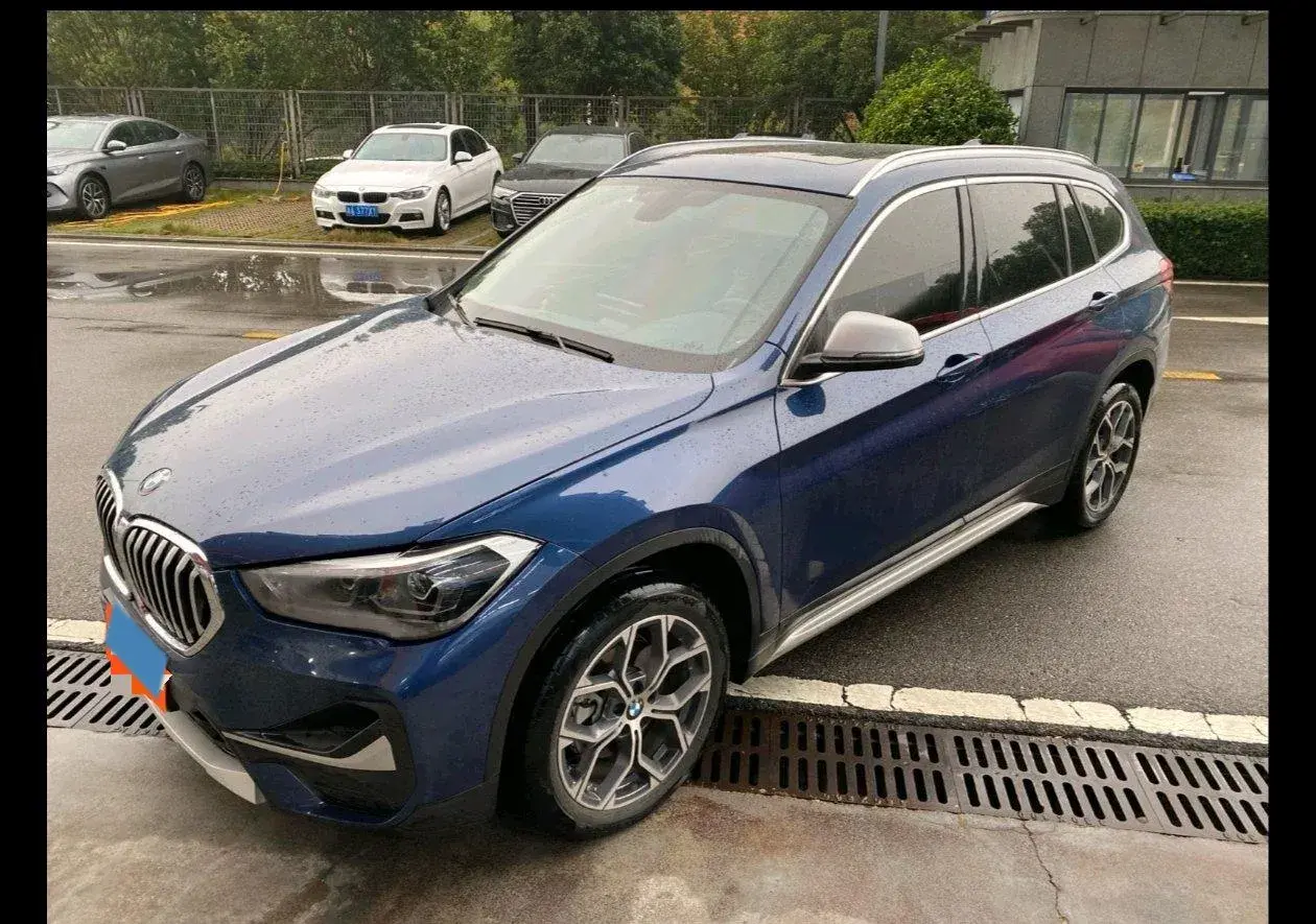 2022 BMW X1 view 1