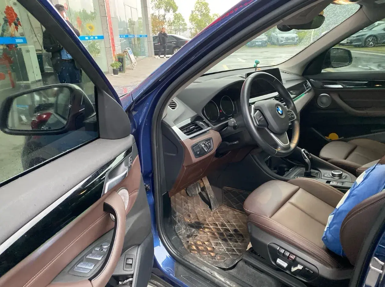 2022 BMW X1 thumbnail 3