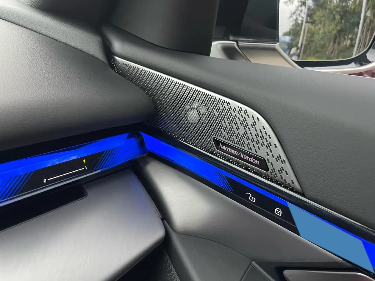 2025 BMW 5 Series 2.0T 258HP L4 8AT,autocango,china used car exporter,china ev exporter,chinese used car exporter,chinese used ev exporter