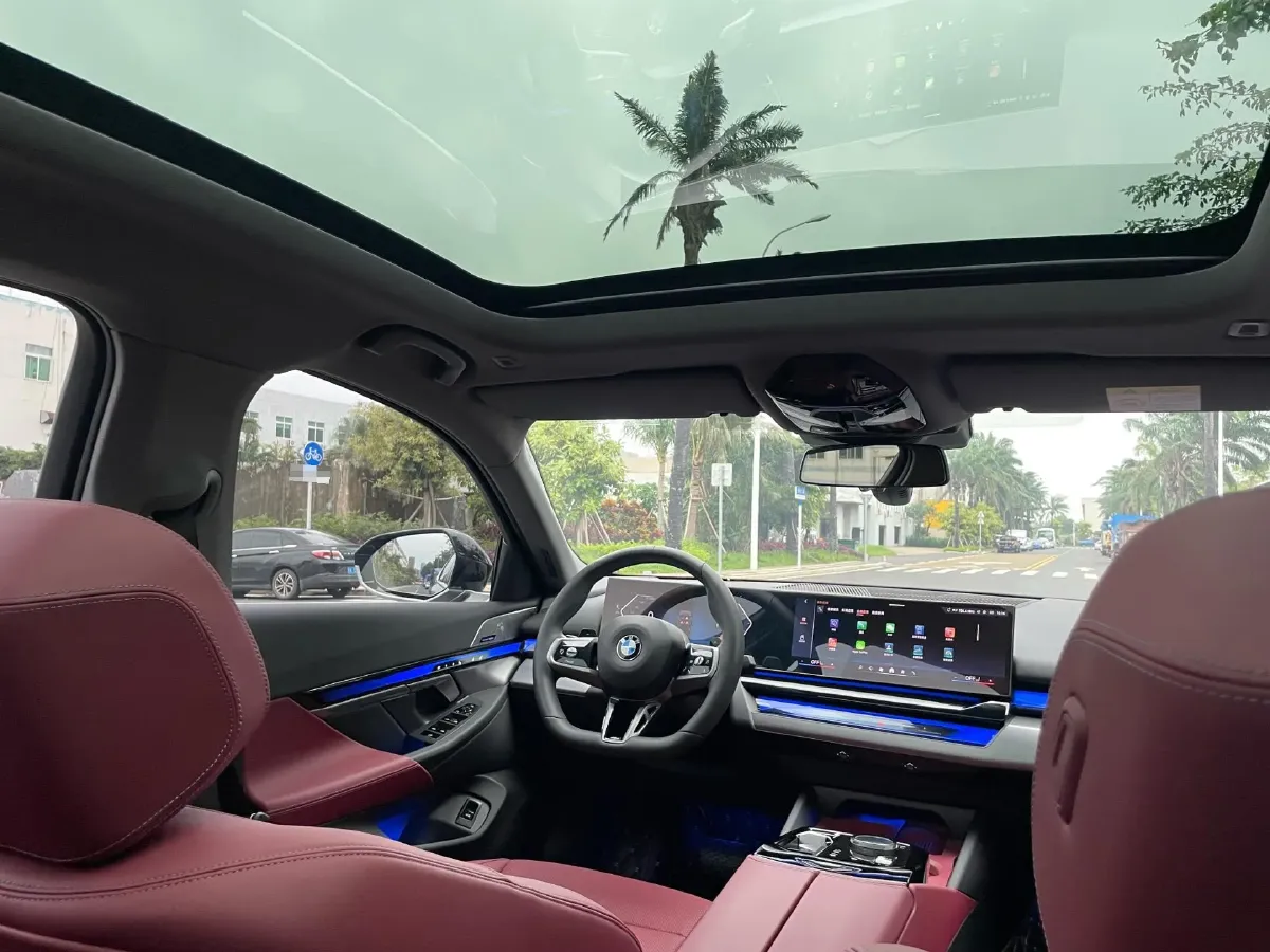 2025 BMW 5 Series 2.0T 258HP L4 8AT,autocango,china used car exporter,china ev exporter,chinese used car exporter,chinese used ev exporter