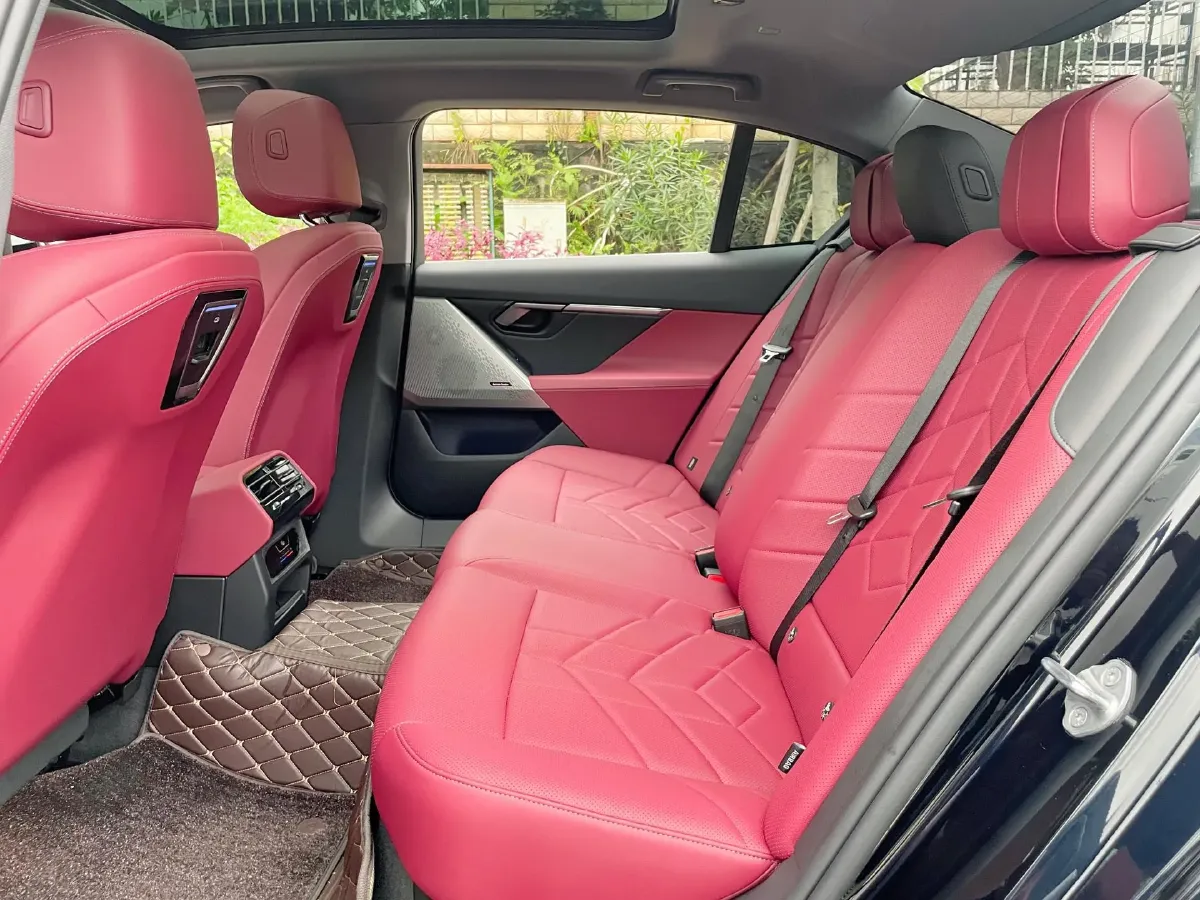 2025 BMW 5 Series 2.0T 258HP L4 8AT,autocango,china used car exporter,china ev exporter,chinese used car exporter,chinese used ev exporter