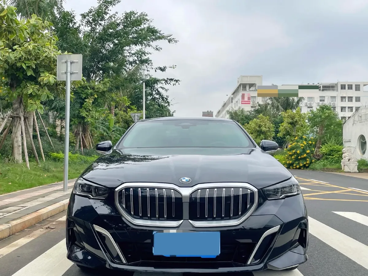 2025 BMW 5 Series 2.0T 258HP L4 8AT,autocango,china used car exporter,china ev exporter,chinese used car exporter,chinese used ev exporter