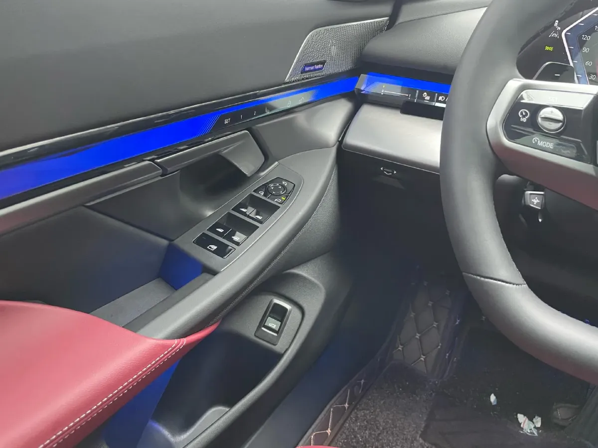 2025 BMW 5 Series 2.0T 258HP L4 8AT,autocango,china used car exporter,china ev exporter,chinese used car exporter,chinese used ev exporter