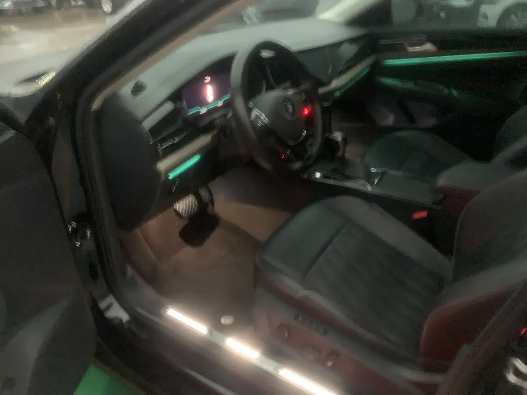 2021 VOLKSWAGEN PASSAT thumbnail 3