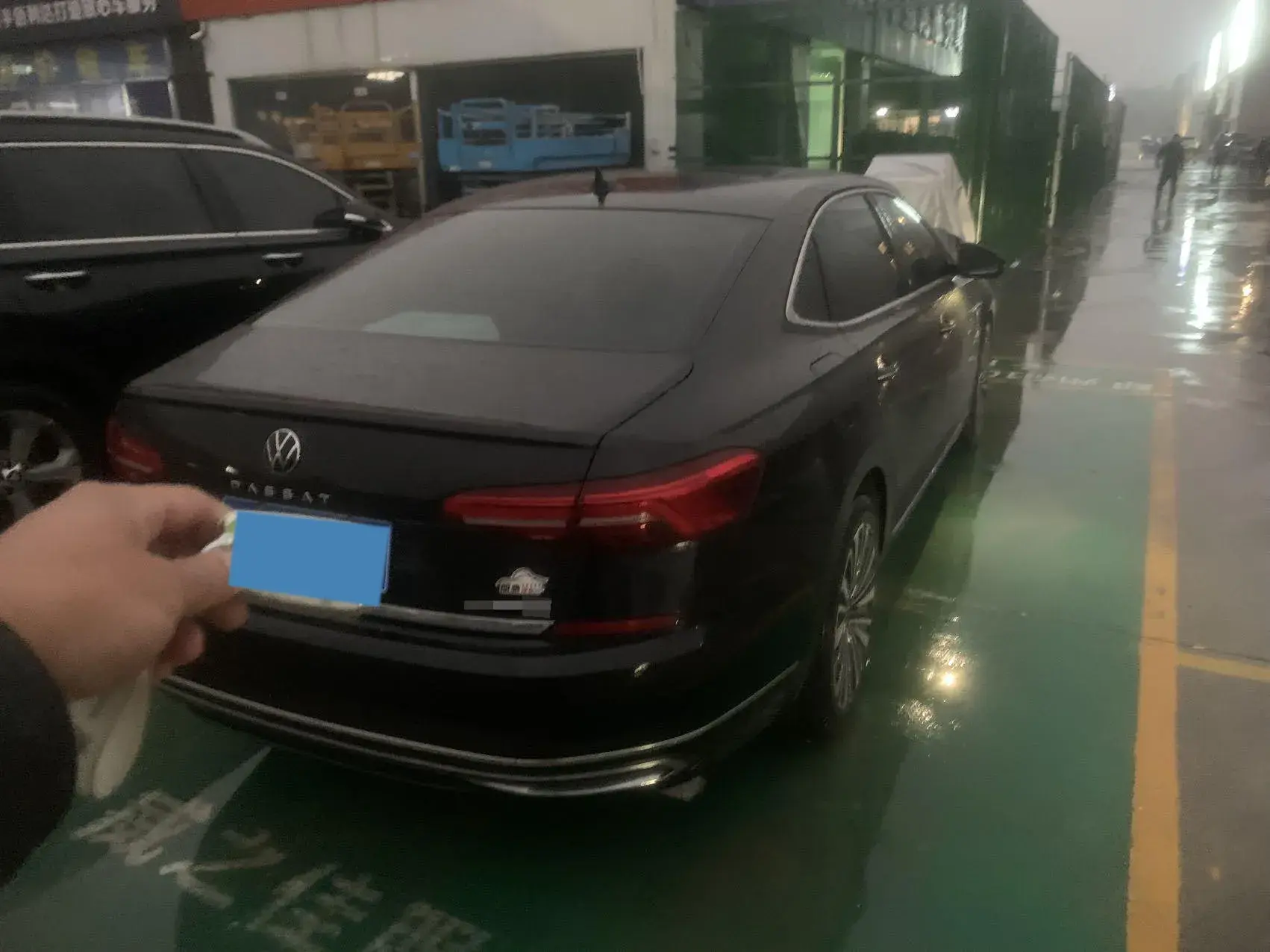 2021 VOLKSWAGEN PASSAT thumbnail 2