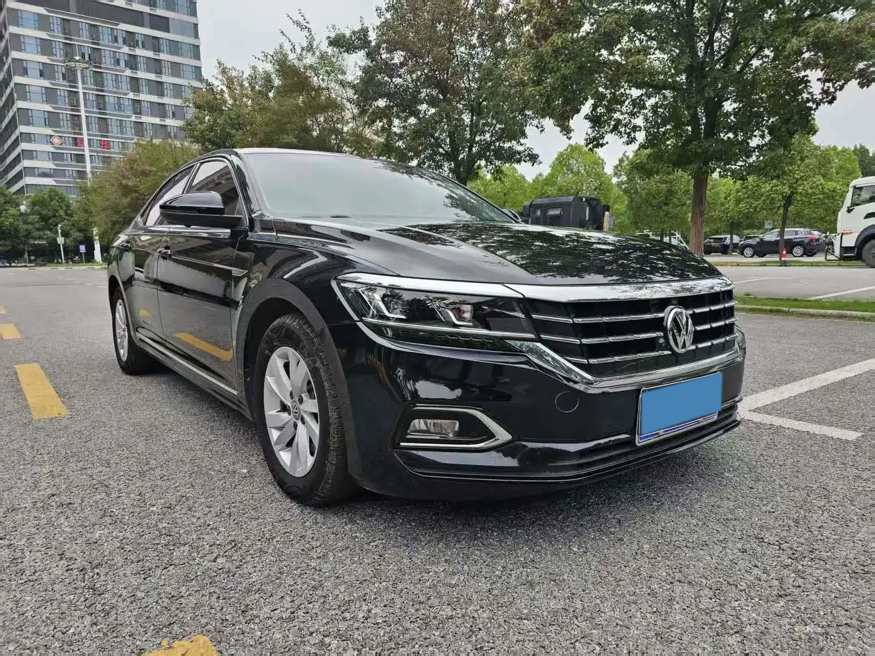 2020 VOLKSWAGEN PASSAT thumbnail 3