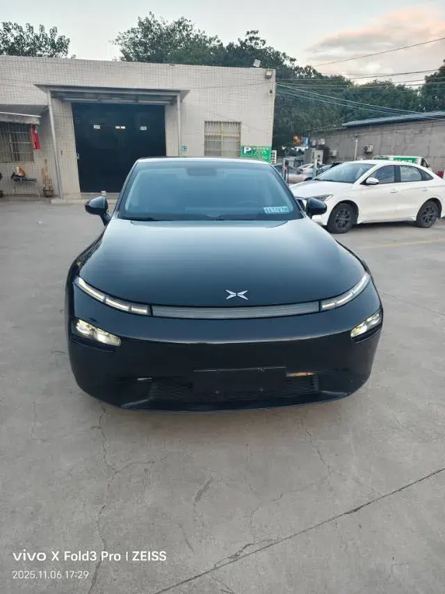 2020 XPENG P7 thumbnail 3