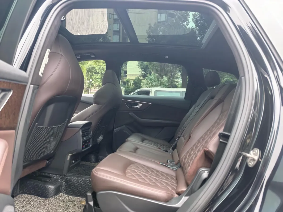 2021 Audi Q7 2.0T 245HP L4 8AT,autocango,china used car exporter,china ev exporter,chinese used car exporter,chinese used ev exporter