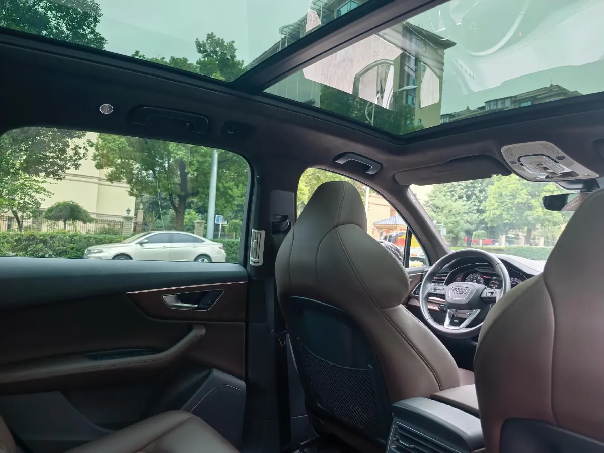 2021 Audi Q7 2.0T 245HP L4 8AT,autocango,china used car exporter,china ev exporter,chinese used car exporter,chinese used ev exporter