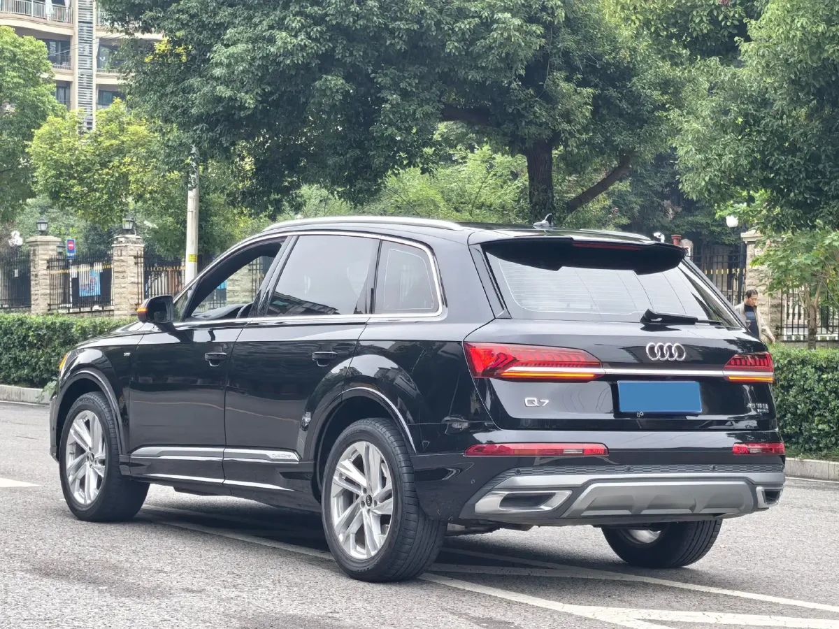 2021 Audi Q7 2.0T 245HP L4 8AT,autocango,china used car exporter,china ev exporter,chinese used car exporter,chinese used ev exporter