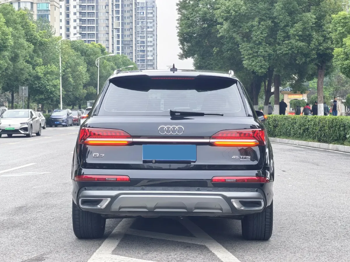 2021 Audi Q7 2.0T 245HP L4 8AT,autocango,china used car exporter,china ev exporter,chinese used car exporter,chinese used ev exporter