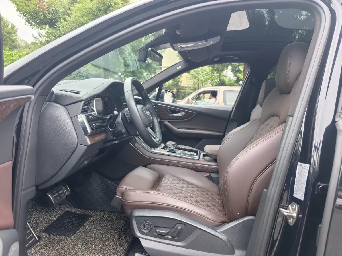 2021 Audi Q7 2.0T 245HP L4 8AT,autocango,china used car exporter,china ev exporter,chinese used car exporter,chinese used ev exporter