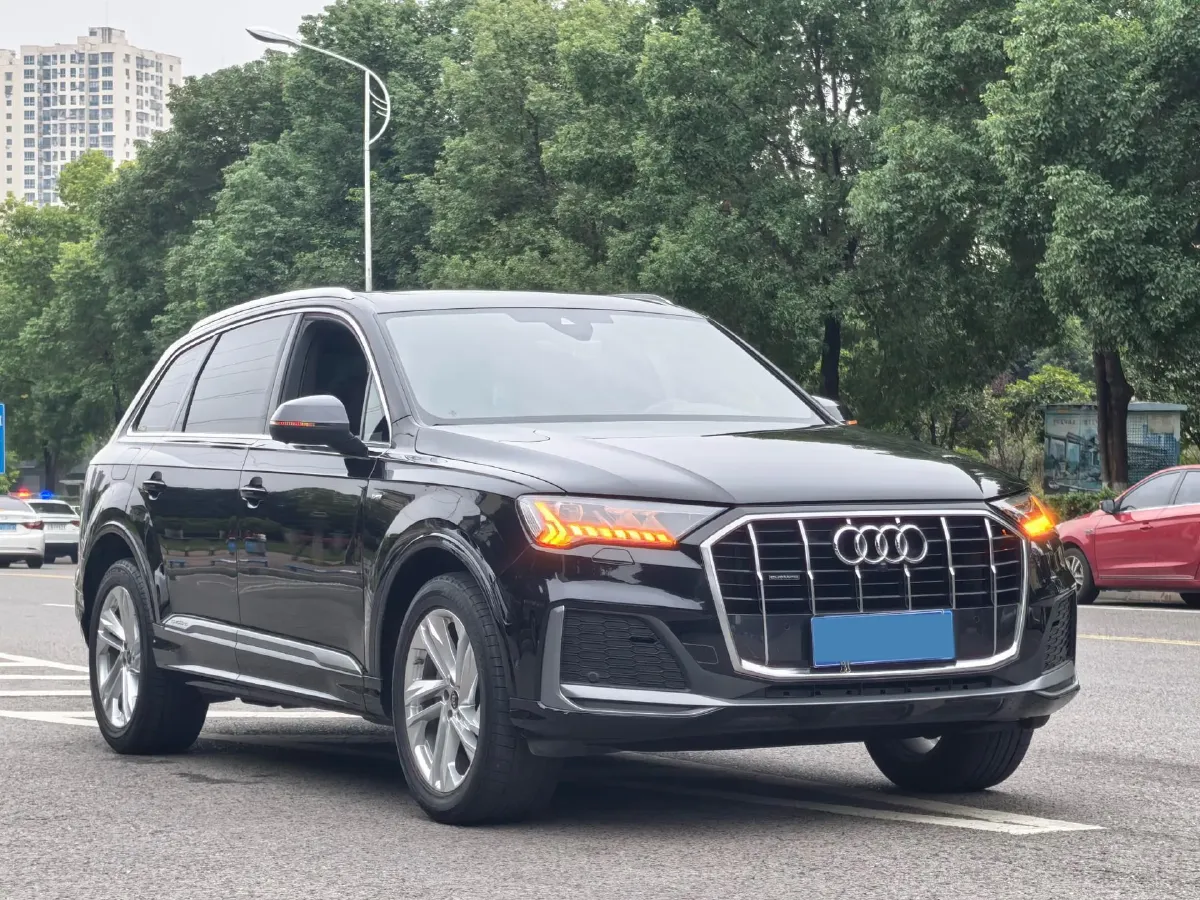 2021 Audi Q7 2.0T 245HP L4 8AT,autocango,china used car exporter,china ev exporter,chinese used car exporter,chinese used ev exporter