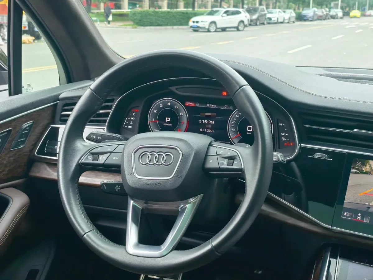 2021 Audi Q7 2.0T 245HP L4 8AT,autocango,china used car exporter,china ev exporter,chinese used car exporter,chinese used ev exporter