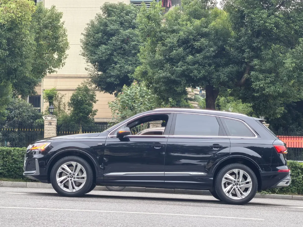 2021 Audi Q7 2.0T 245HP L4 8AT,autocango,china used car exporter,china ev exporter,chinese used car exporter,chinese used ev exporter
