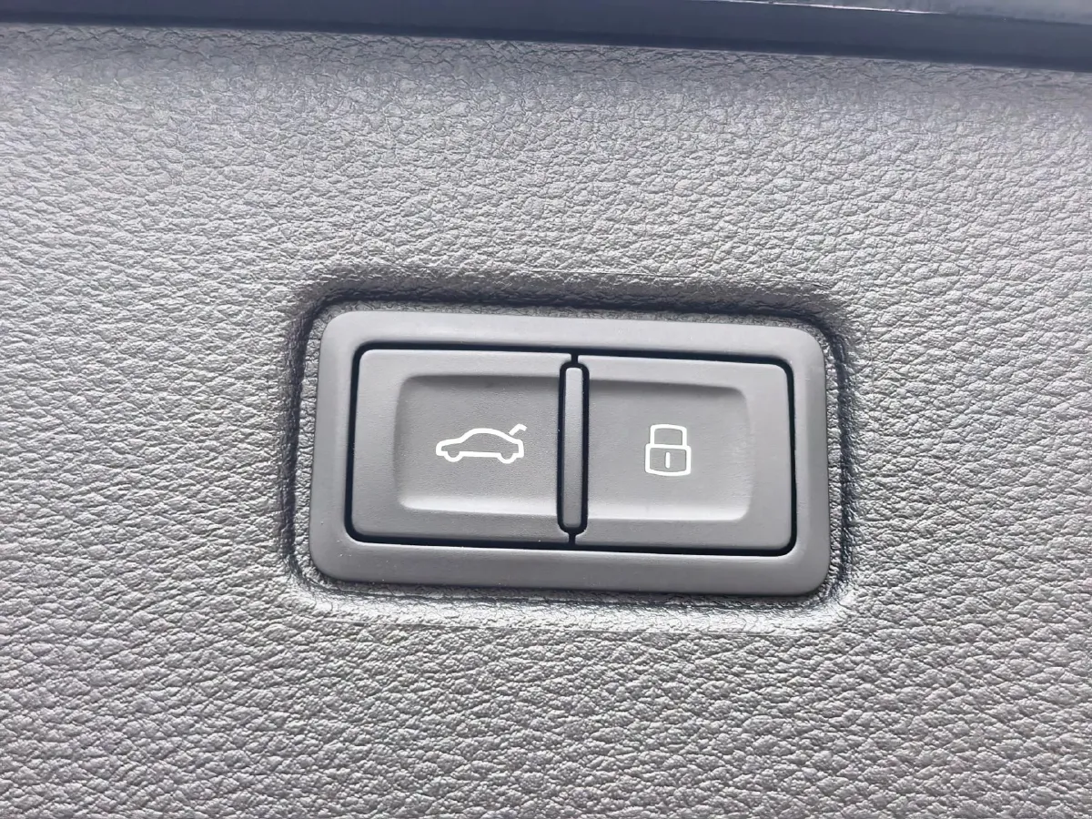 2021 Audi Q7 2.0T 245HP L4 8AT,autocango,china used car exporter,china ev exporter,chinese used car exporter,chinese used ev exporter