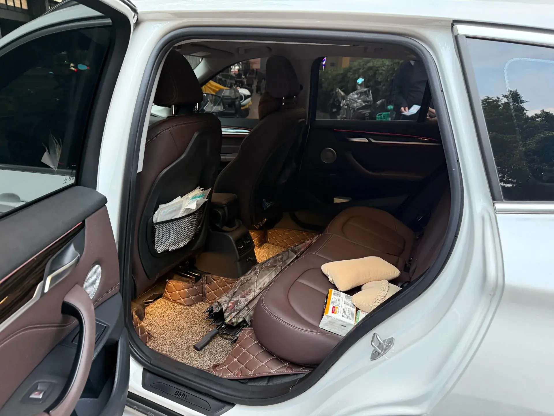 2021 BMW X1 thumbnail 3