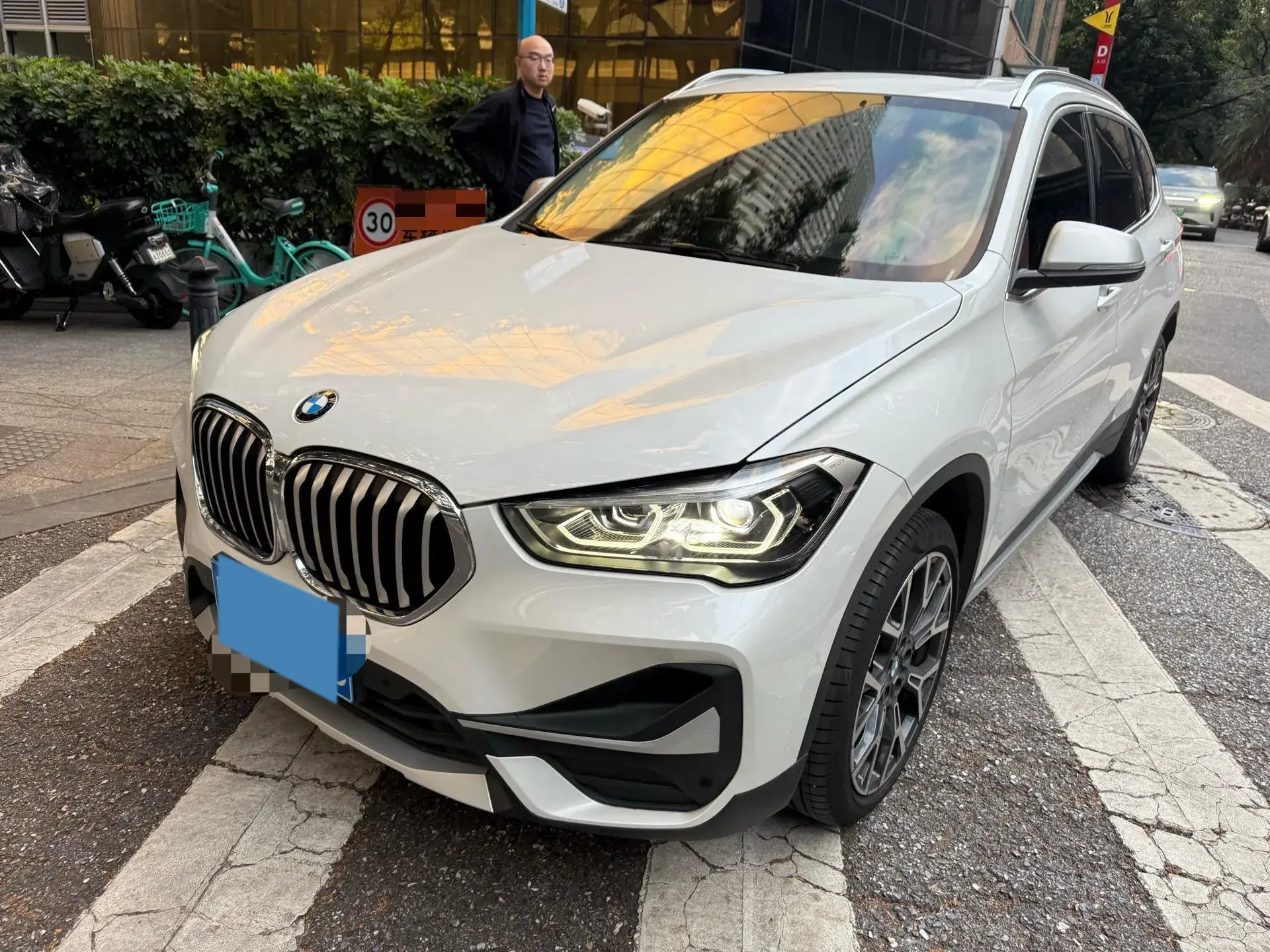 2021 BMW X1 view 1
