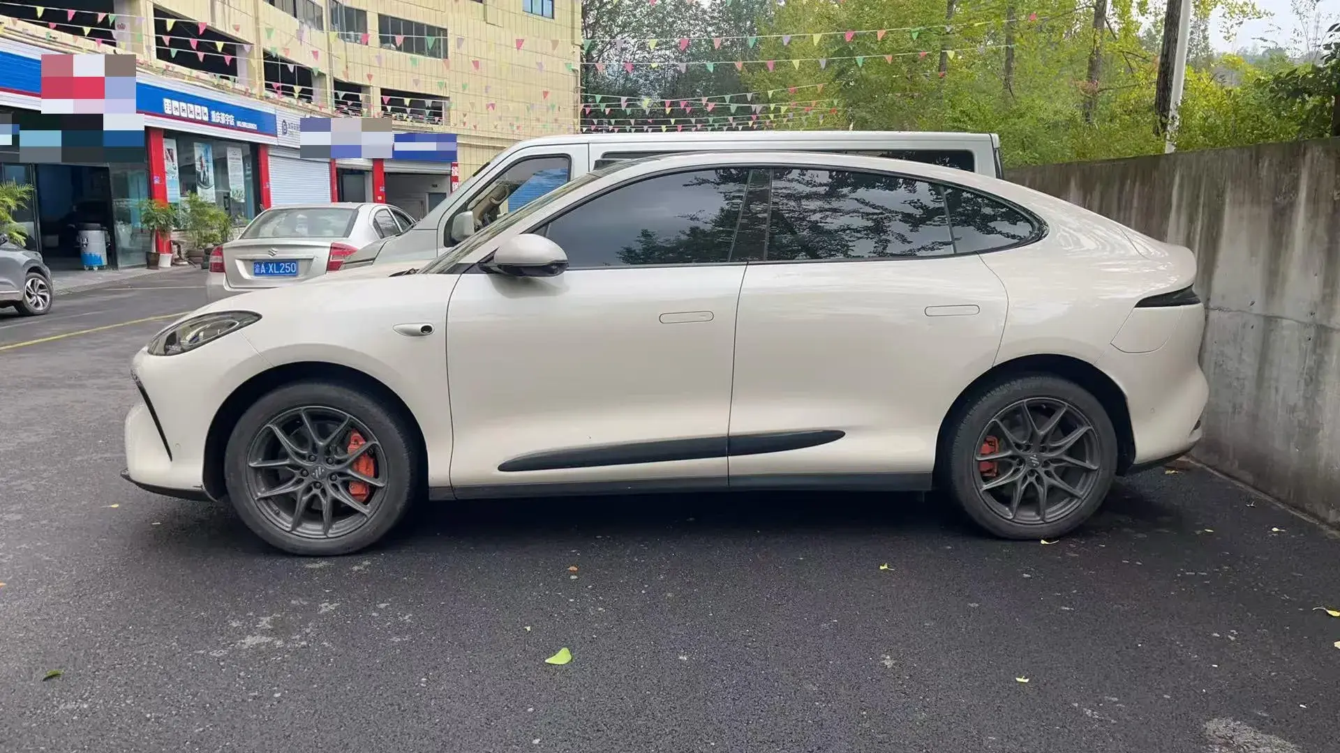 2023 IM LS6 thumbnail 3