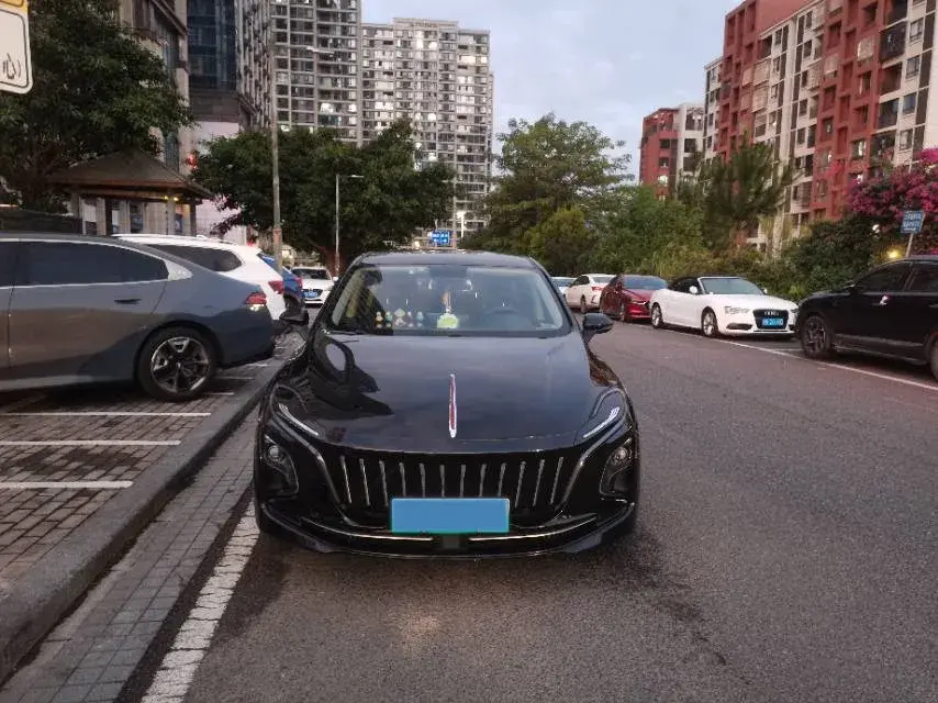 2023 HONGQI E-QM5 thumbnail 3