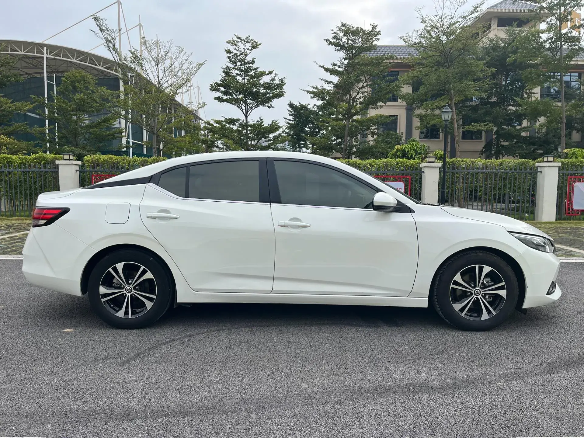 2020 NISSAN SYLPHY thumbnail 4