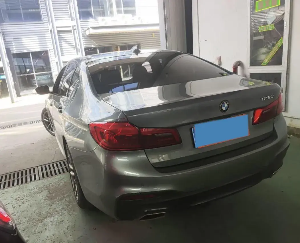 2020 BMW 5 thumbnail 4