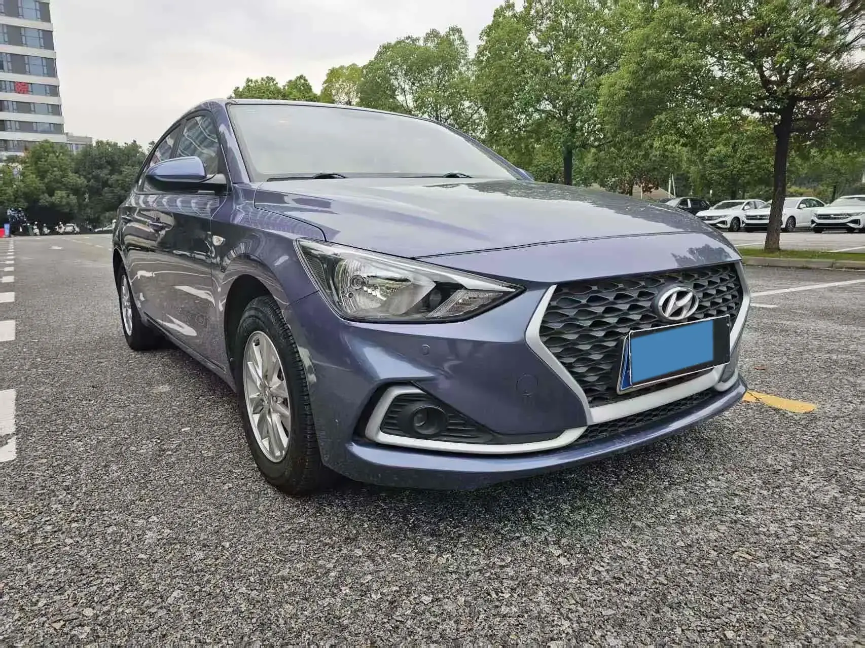 2017 HYUNDAI CELESTA thumbnail 3