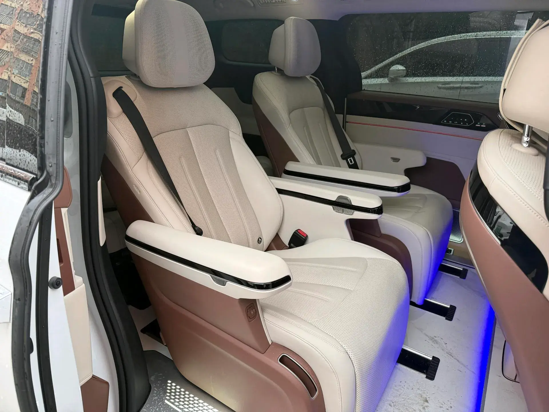 2025 BYD XIA thumbnail 4